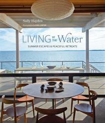 Living by the Water : Summer Escapes and Peaceful Retreats