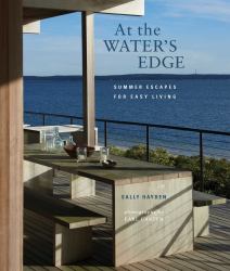 At the Water's Edge : Summer Escapes for Easy Living